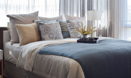 bedroom-with-decorations