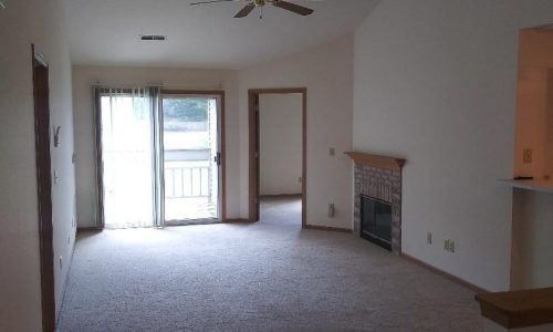 stone-creek-apartments-waukesha-wi-gallery-combing-living-and-dining-area