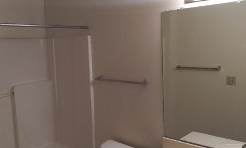 stone-creek-apartments-waukesha-wi-gallery-guest-bath