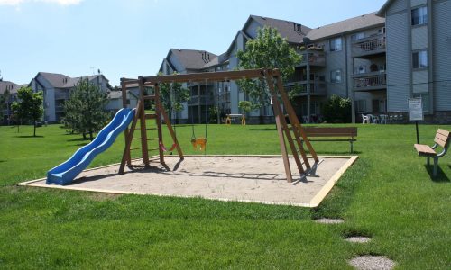 stone-creek-apartments-waukesha-wi-play-area2